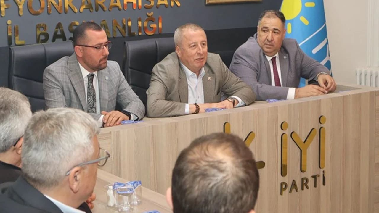 İYİ Parti Afyonkarahisar Teşkilatında Birlik Mesajı: "Milletin Sesini Daha Gür Haykıracağız"