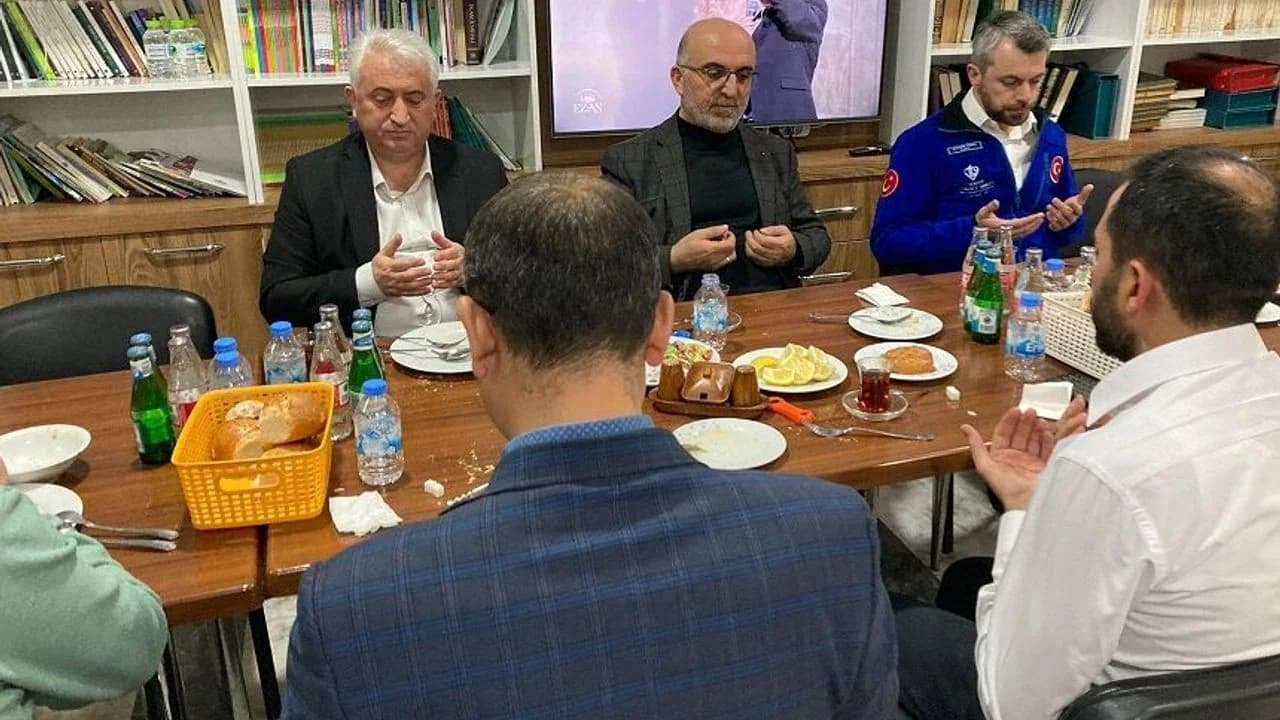 Afyonkarahisar’da Anlamlı Buluşma: Yetim Çocuklar ve Aileleri İftar Sofrasında Bir Araya Geldi