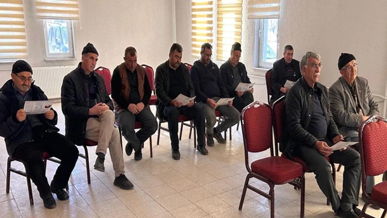 Afyonkarahisar'da Tarımsal Verimlilik İçin Sahada Yeni Adım: Üreticilere Modern Sulama ve Gübreleme Eğitimi