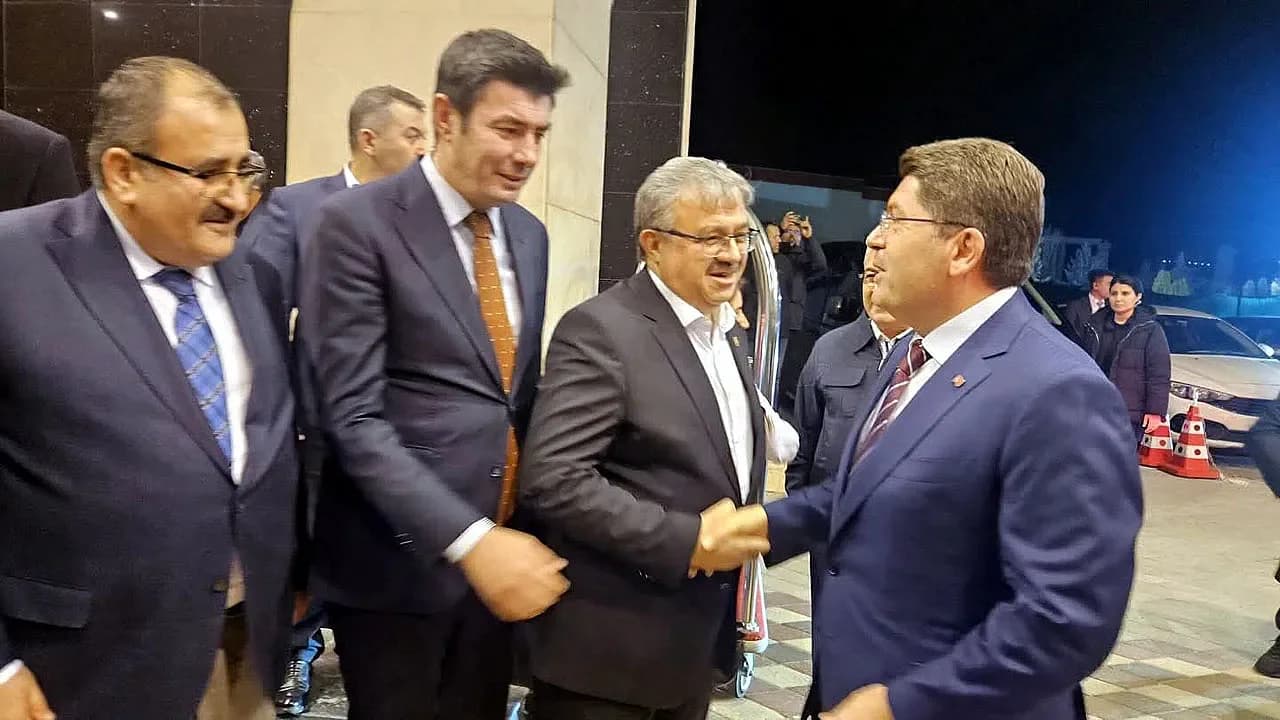 Bakan Tunç Afyonkarahisar’da: Gece Yarısı Kente Ulaştı, Protokol Tarafından Karşılandı