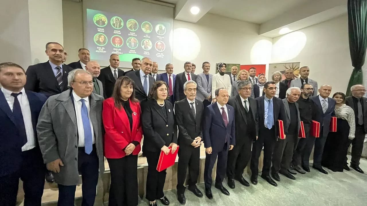 ADD’nin Ödül Gecesinde Protokol Tam Kadro; Başkan Köksal Yine Yok