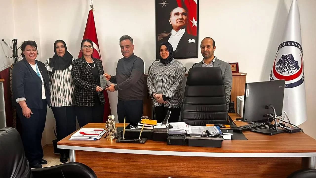 Otizmli Bireylerin Ailelerinden AFSÜ Diş Hastanesi’ne Teşekkür Ziyareti: Memnuniyet Oranı Yüzde 90