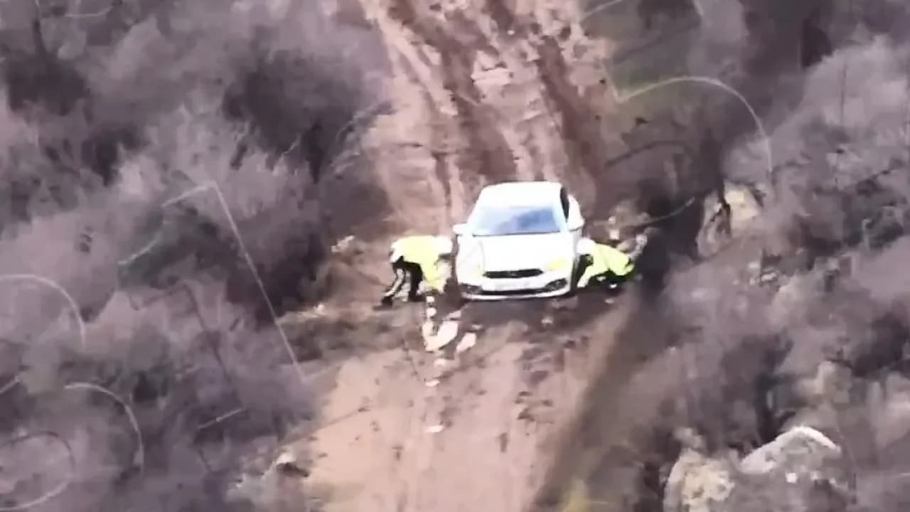 Hıdırlık Tepesi’nde Zorlu Kurtarma: Polis Ekipleri Çamuru Aşıp Vatandaşa Ulaştı