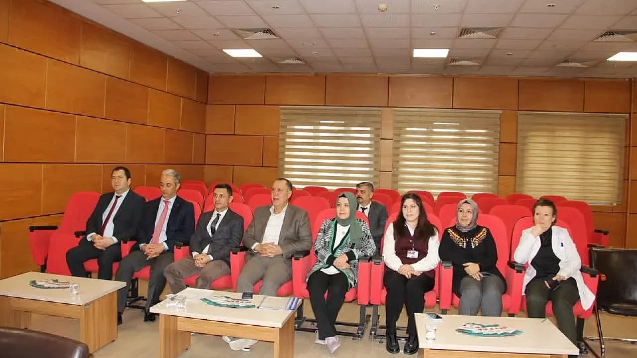 Afyonkarahisar Devlet Hastanesi’nde Hizmet Kalitesi Masaya Yatırıldı: Hedef Maksimum Hasta Memnuniyeti