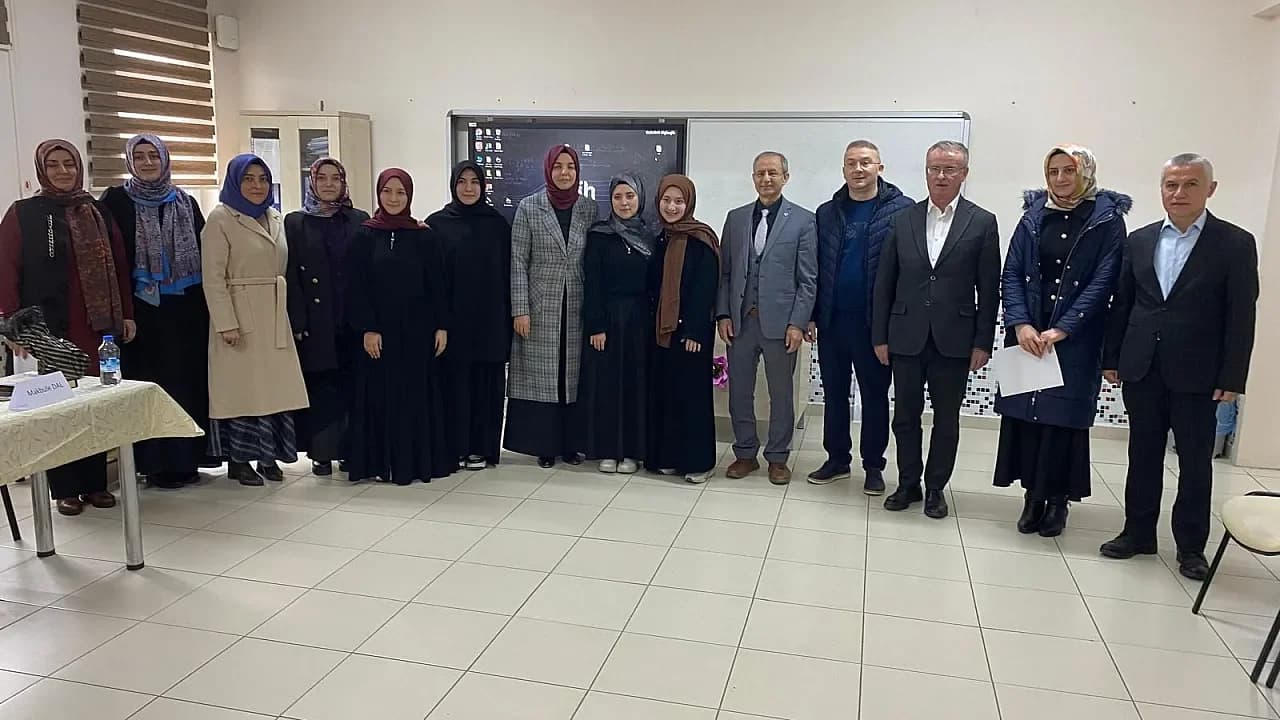 İmam Hatipli Genç Kızlar Kur’an Tilaveti ve Hafızlık İçin Yarıştı: Afyon Finali Sonuçlandı
