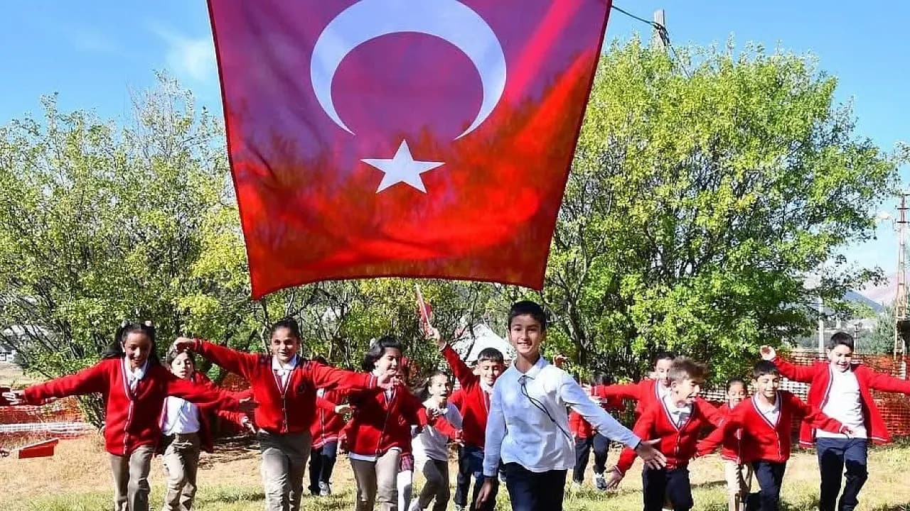 Afyon’da Eğitimde İkinci Yarı 'Bayrak' Temasıyla Başlıyor