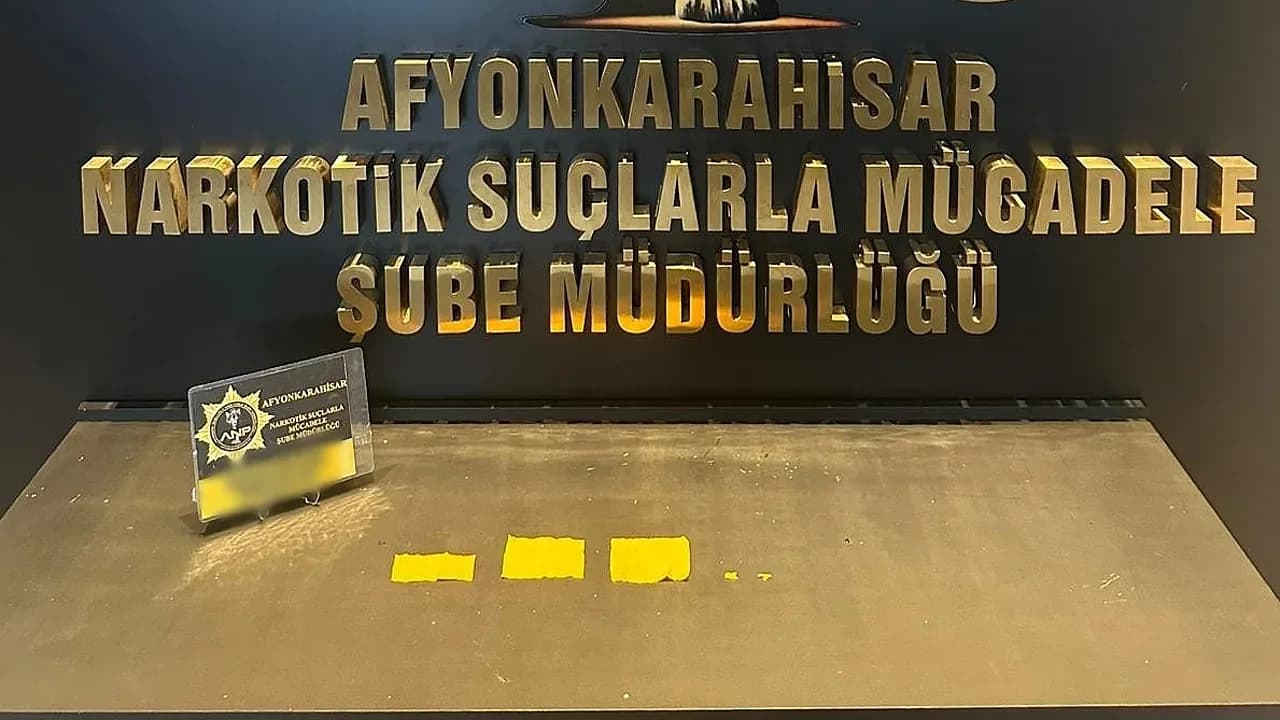Afyonkarahisar’da Zehir Tacirlerine Darbe: Peçeteye Emdirilmiş Uyuşturucu Ele Geçirildi