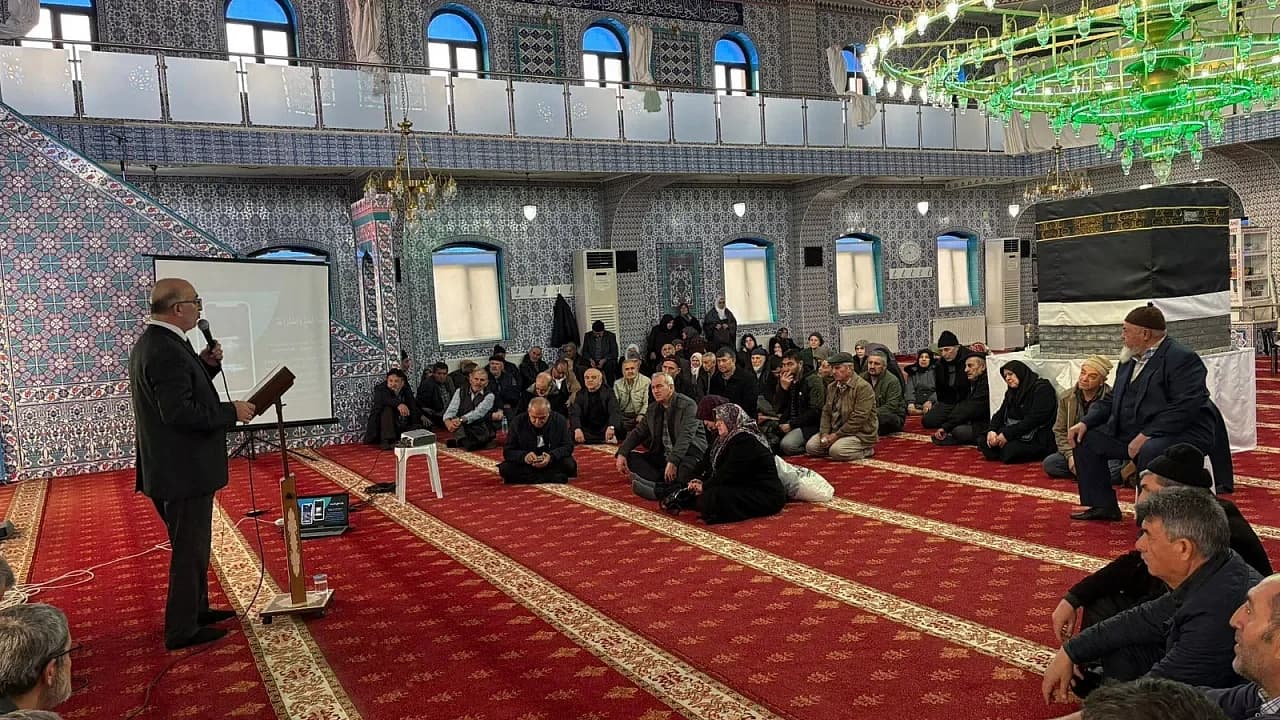 Afyonkarahisar’da Ramazan Umresi İçin Hazırlıklar Hız Kazandı: Hacı Adaylarına Kapsamlı Seminer