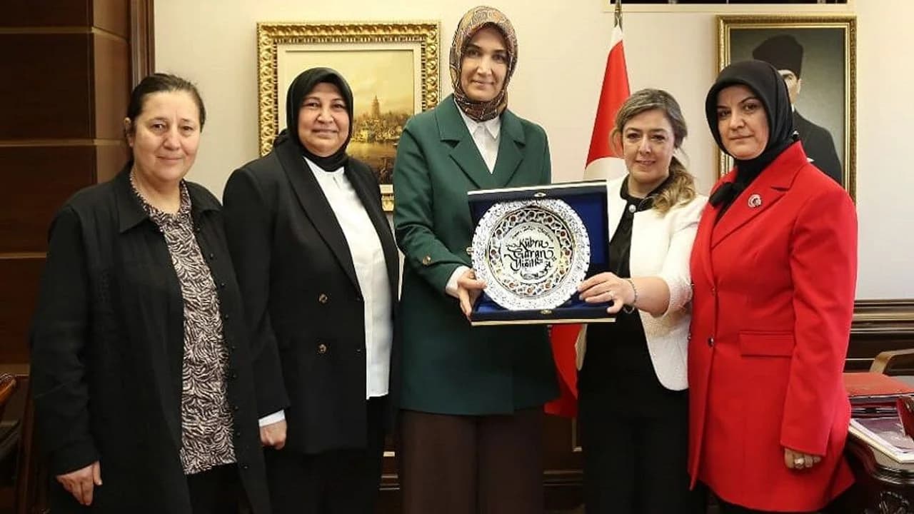 Afyonkarahisarlı Kadın Muhtarlardan İçişleri Bakan Yardımcısı Yiğitbaşı'na Tebrik Ziyareti