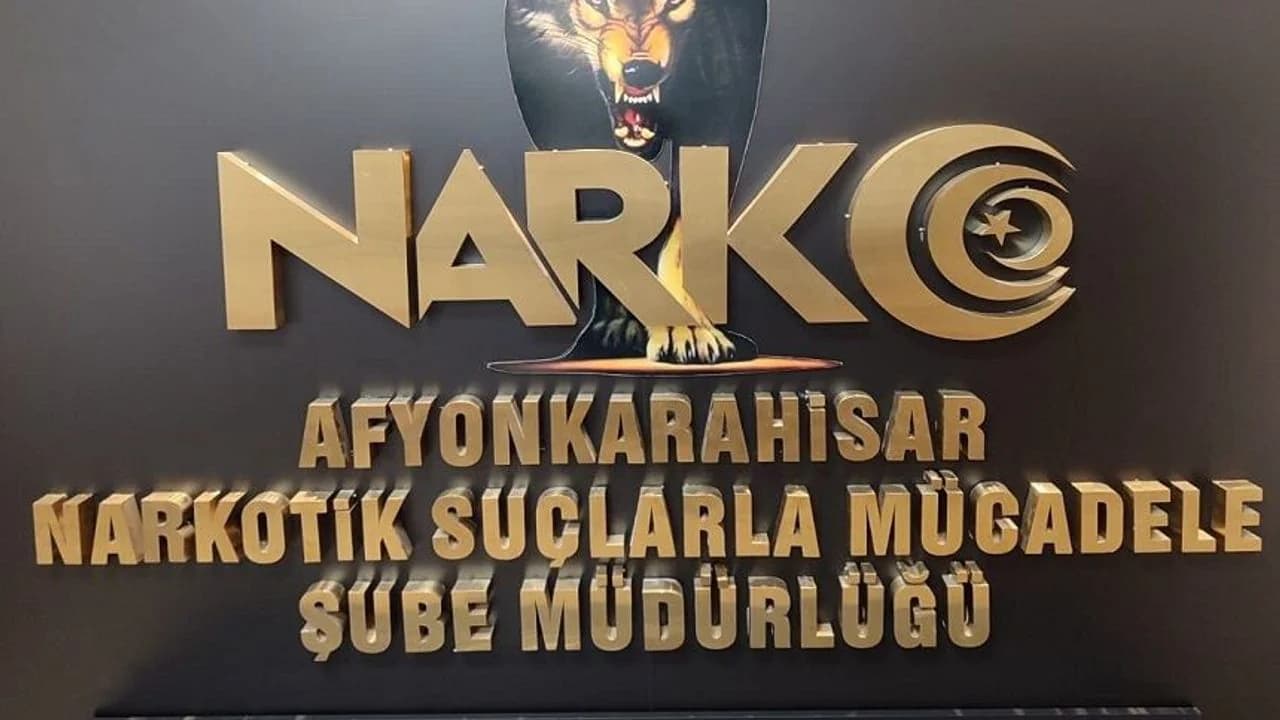 Afyonkarahisar'da Narkotik Operasyonu: Yolcu Otobüsünde 660 Uyuşturucu Hap Ele Geçirildi