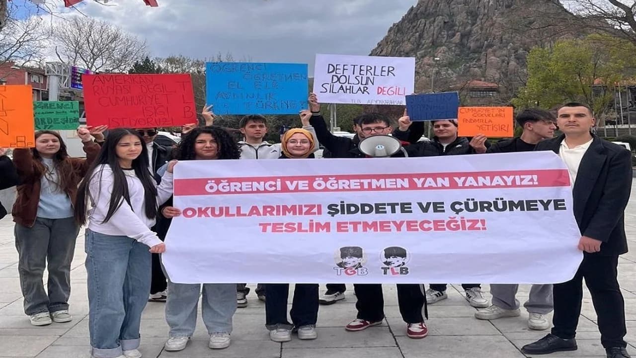 TLB Afyonkarahisar'dan Okullardaki Şiddete Karşı Zafer Meydanı'nda Eylem