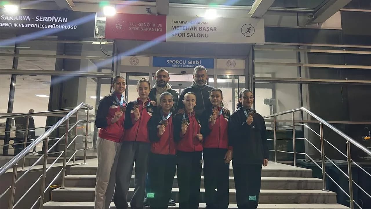 Afyonlu Karateciler Sakarya’da Destan Yazdı: Türkiye Yıldızlar Ligi’ne 12 Madalyalı İmza