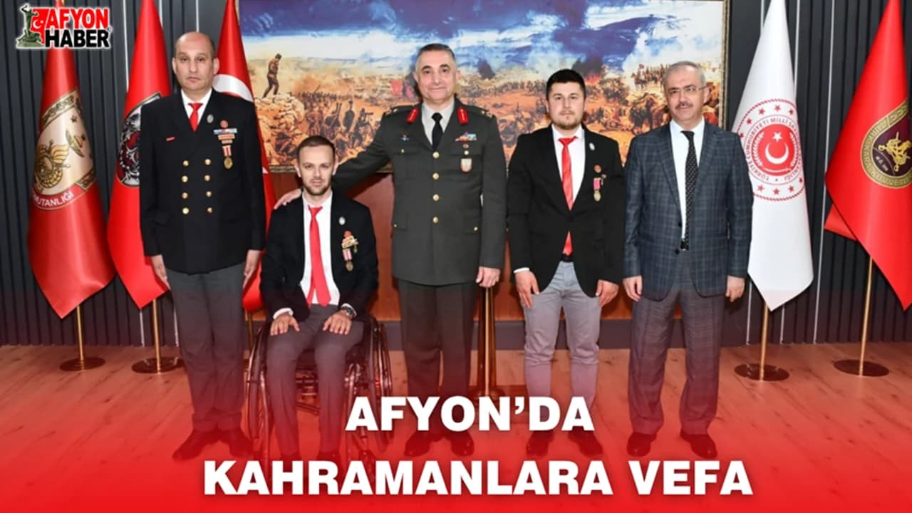 Afyonkarahisar'da İki Kahraman Gaziye Onurlandıran Rozet Töreni