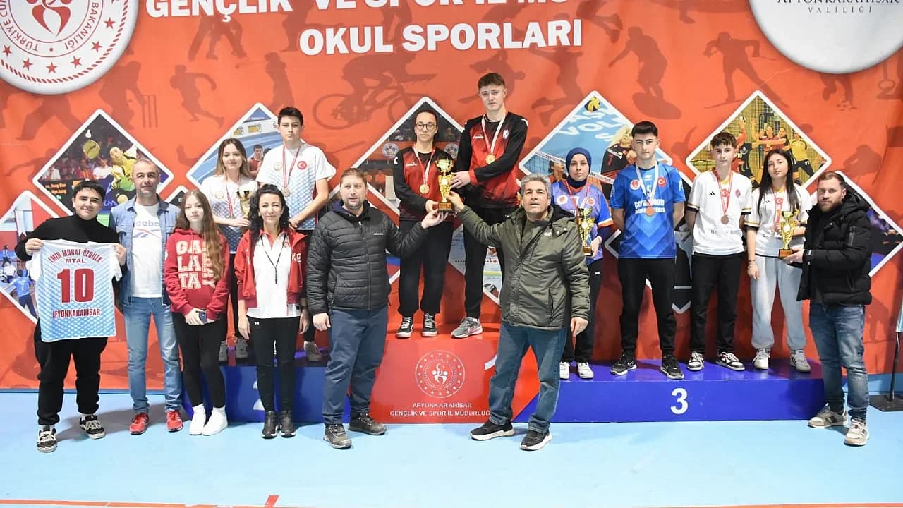Afyonkarahisar'da Gençler Floor Curling Heyecanı: Şampiyonlar Belli Oldu