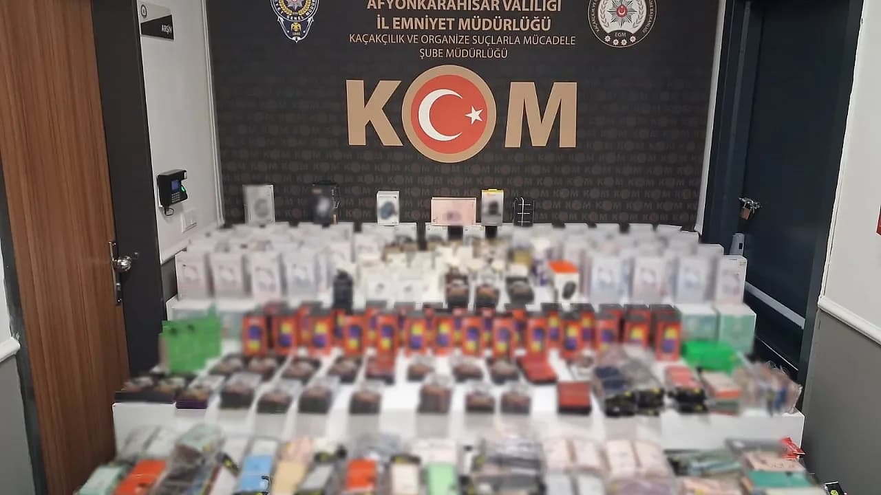 Afyonkarahisar’da Kaçakçılık ve Silah Operasyonu: Binlerce Malzeme Ele Geçirildi