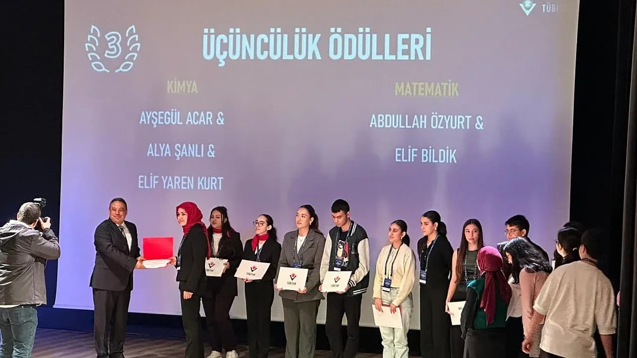 Afyonlu Liselilerden Bilimsel Çıkarma: TÜBİTAK Bölge Finallerinde 4 Birincilik