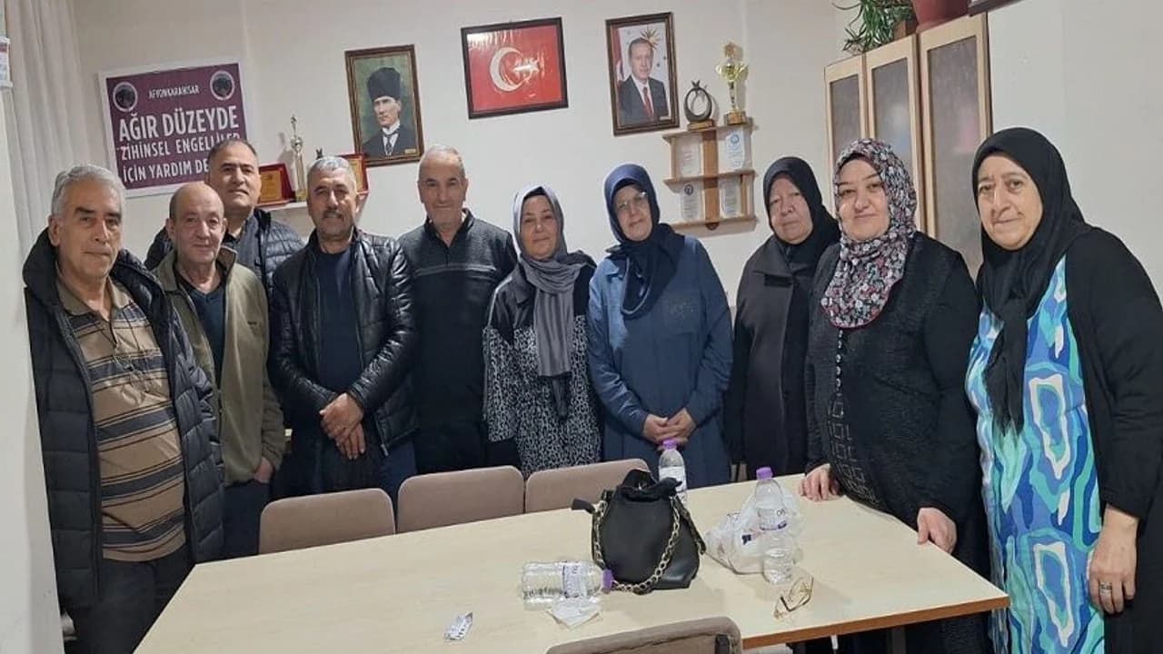 Afyonkarahisar Ağır Düzey Zihinsel Engelliler Derneği’nden Anlamlı İftar Buluşması