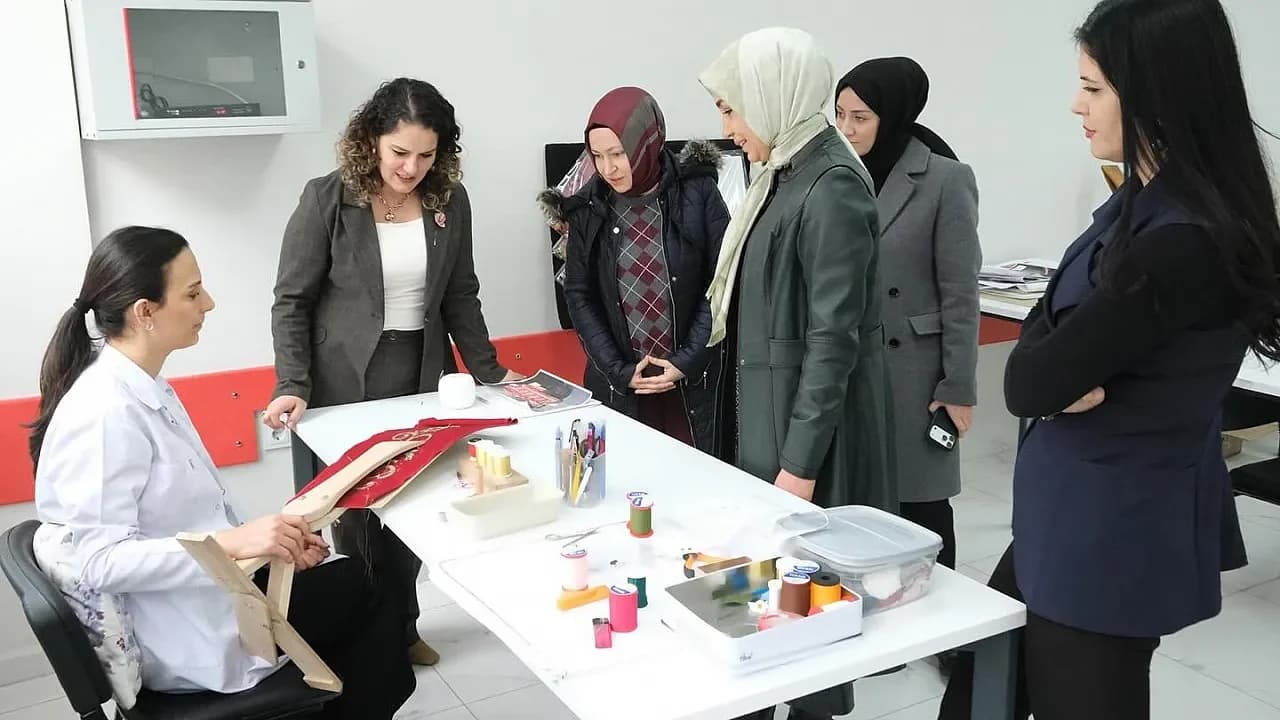 AK Parti Kurmaylarından Kültürel Miras Vurgusu: Olgunlaşma Enstitüsü’ne Ziyaret