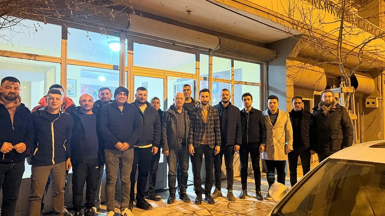 AK Parti Gençlik Kolları’ndan İlçe Çıkarması: İntepe Dazkırı ve Evciler’de Sahaya İndi
