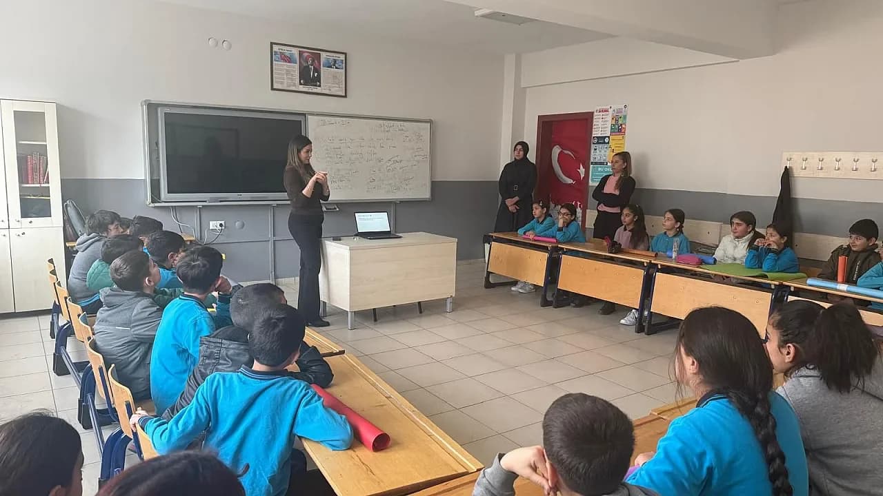 Afyonkarahisar'da "Nezaket" Dersi Öğrencilerden: AKRANFEST ile Okul İklimi Değişiyor