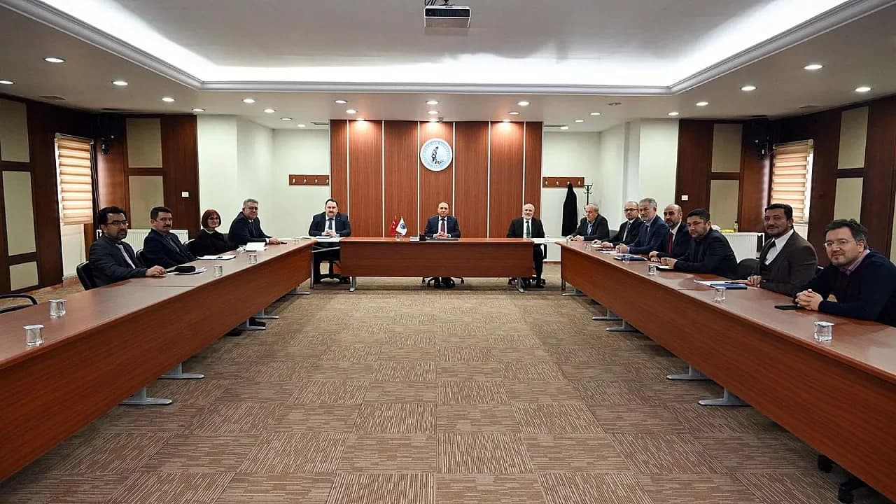 AKÜ’de Kritik Zirve: 2026 Yılı Stratejik Yol Haritası Şekillendi