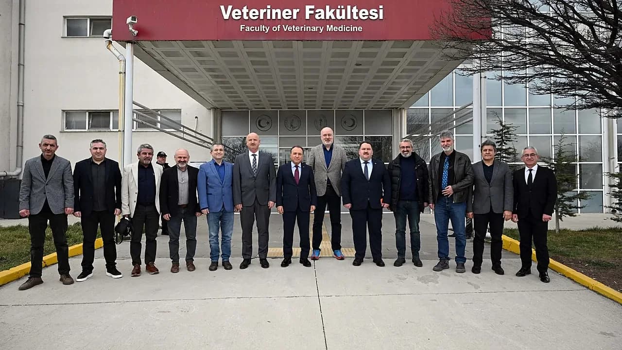 AKÜ Veteriner Fakültesi’nde Yeni Dönem: Dekanlık Görevi Prof. Dr. Zeki Gürler’e Emanet