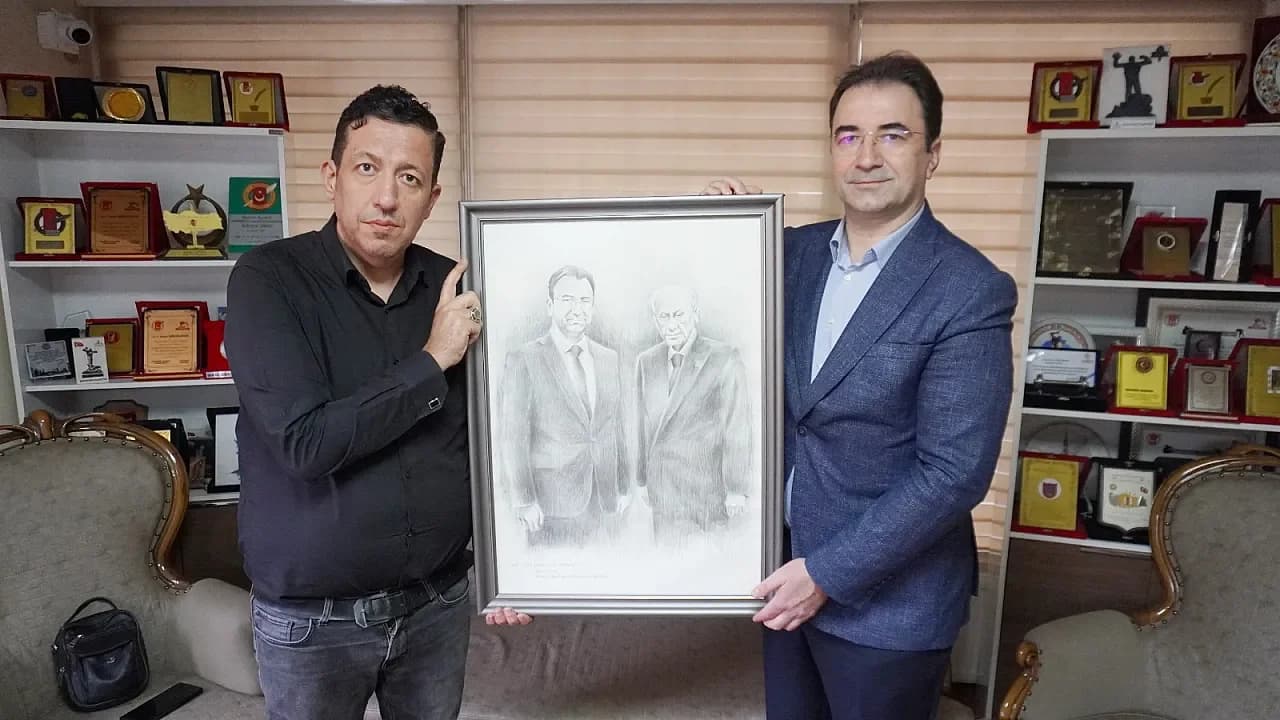 Müdür Altaş’tan Kocatepe Gazetesi’ne 61. Yıl Ziyareti: Küçükkurt’a Anlamlı Tablo Jesti