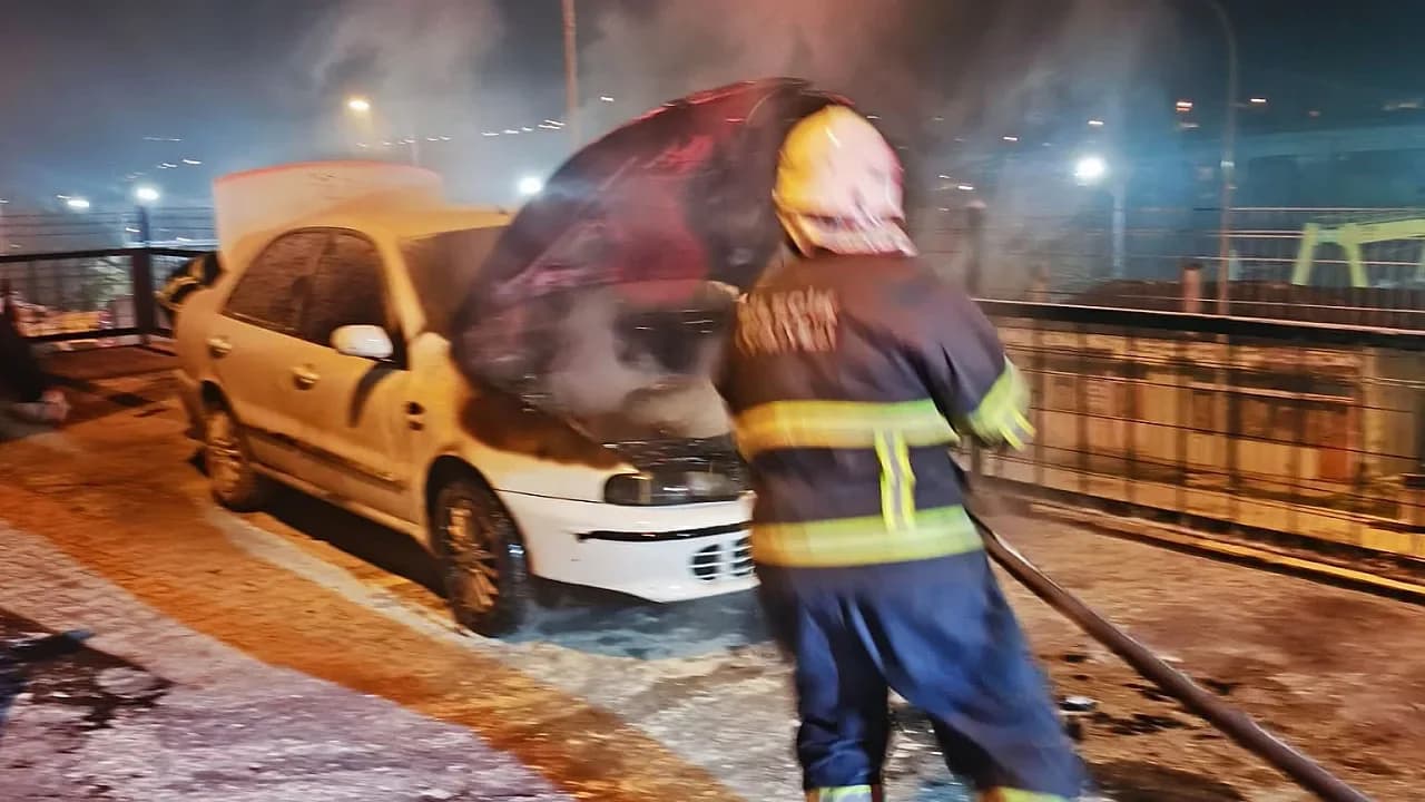 Bilecik'te Korkutan Anlar: Alev Alan Otomobil İtfaiyenin Müdahalesiyle Söndürüldü