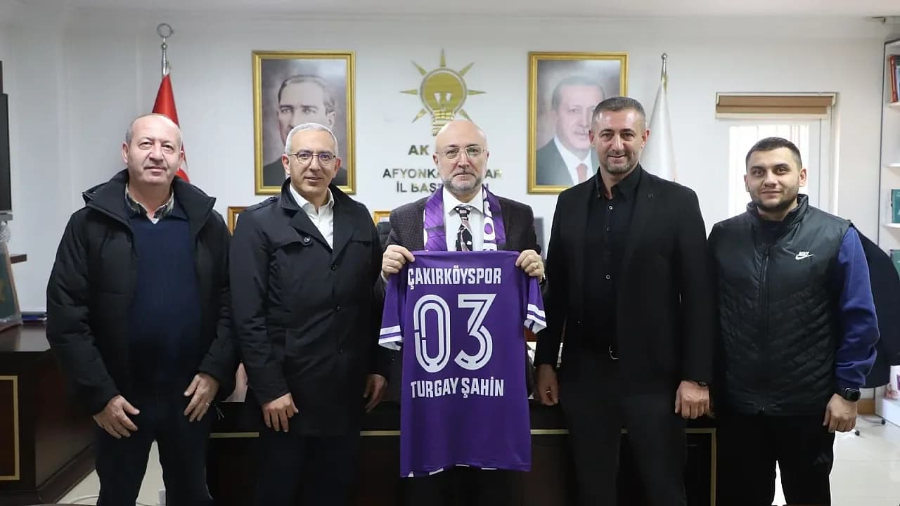 Çakırköy Spor Heyetinden AK Parti'ye Ziyaret: Başkan Şahin’e Forma Jesti