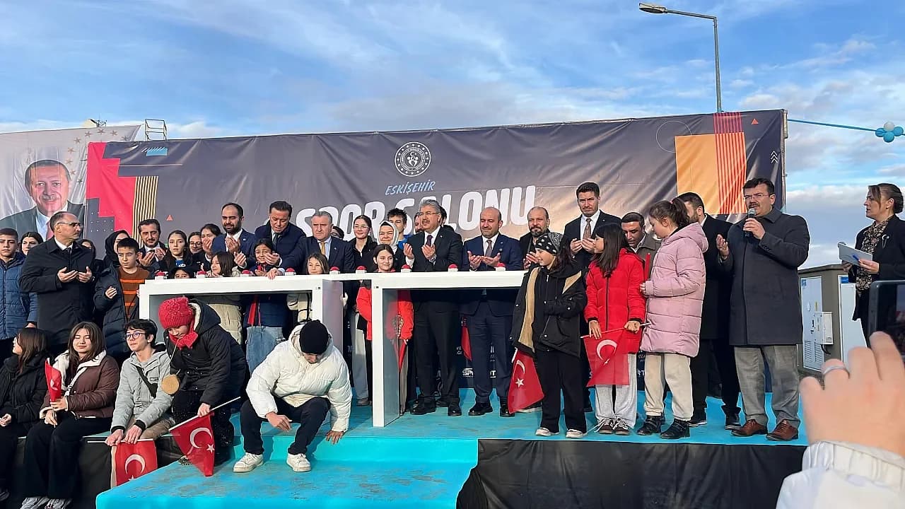 Bakan Bak Eskişehir'den Duyurdu: "12 Milyon Kişiye Yüzme Öğrettik"
