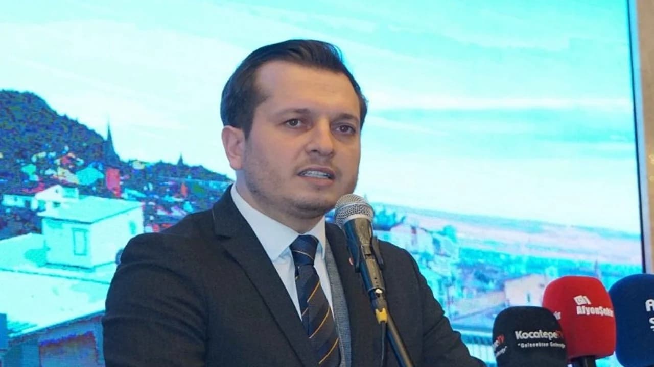 Okullardaki Silahlı Şiddet Olaylarına Afyonkarahisar'dan Tepki: "Makam Odalarını Koruyanlar, Öğrencileri Unuttu"