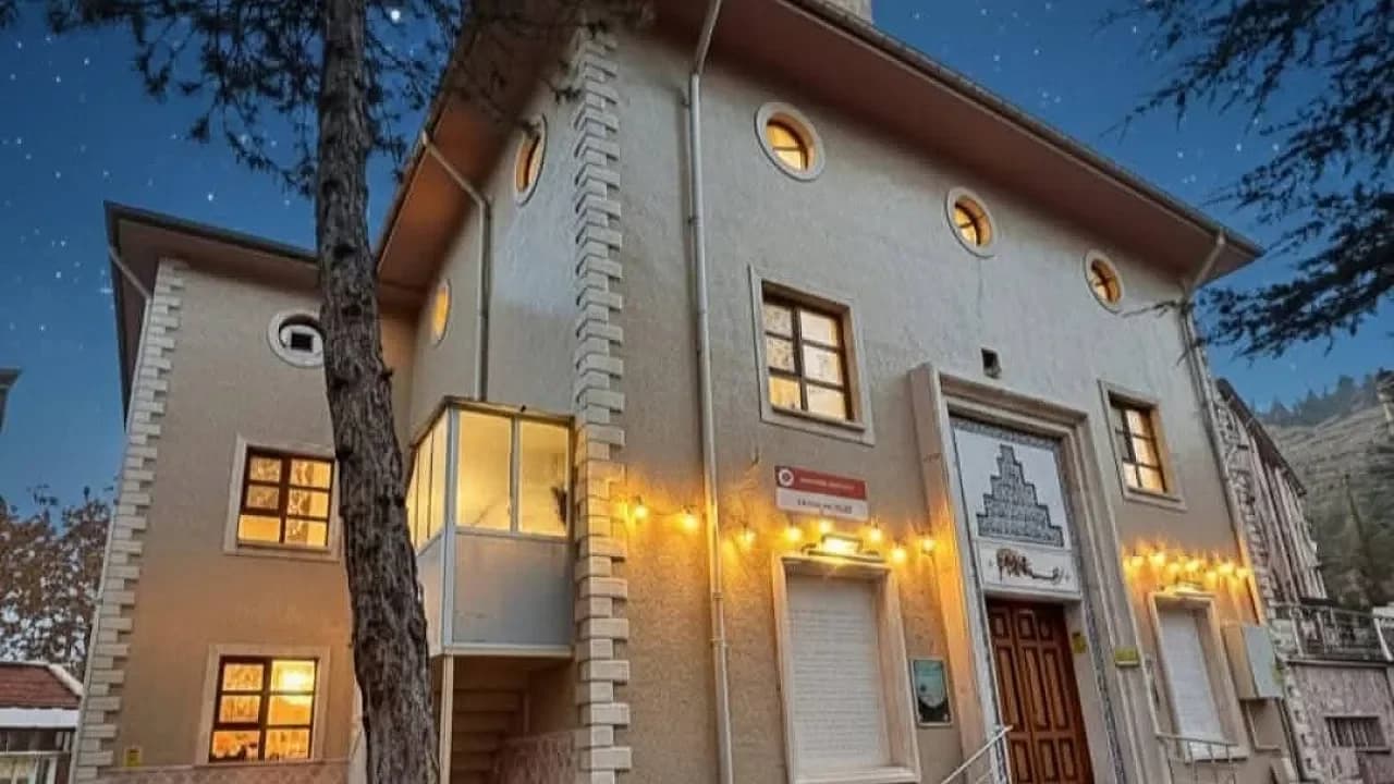 Devrane Camii’nde Vefa Örneği: Emektar Başkan Halil Gündoğan Unutulmadı