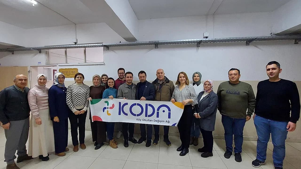 Emirdağlı Öğretmenler için 'Düşünen Sınıflar' Vizyonu: P4C Eğitimi Tamamlandı