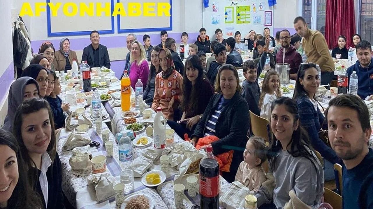 Bozhüyük Köyü’nde Geleneksel İftar Sofrası: Eğitim ve Maneviyat Bir Arada