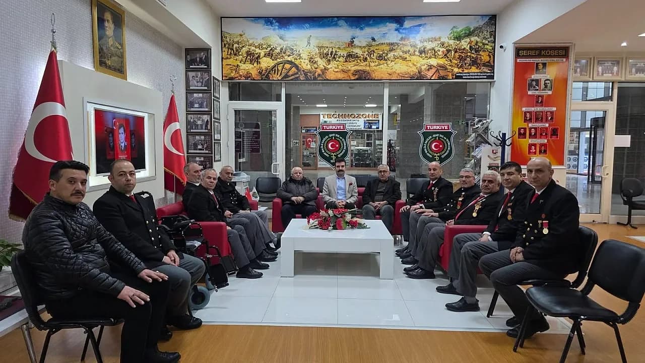 Afyonkarahisar’da Devletin Şefkat Eli: İki Kaymakamdan Gaziler Derneği’ne Vefa Ziyareti