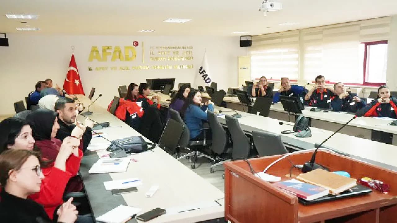 Afyonkarahisar’da Kapsayıcı Afet Yönetimi: AFAD Personeli İşaret Dili Eğitimine Başladı