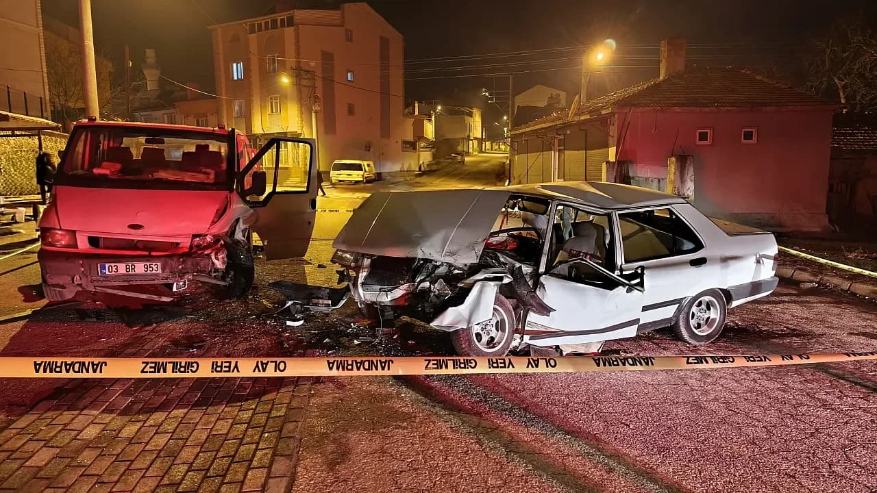 Sülün Beldesi’nde Şiddetli Çarpışma: 3 Kişi Hastaneye Kaldırıldı