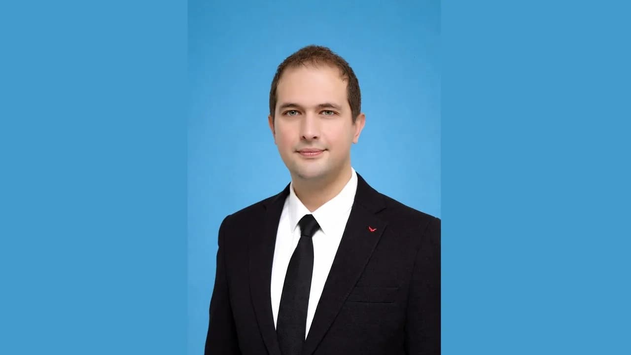 İYİ Partili Konuralp'ten Bayram Mesaisi: "Gençler Umutsuzluk ve Kaygı Kıskacında"