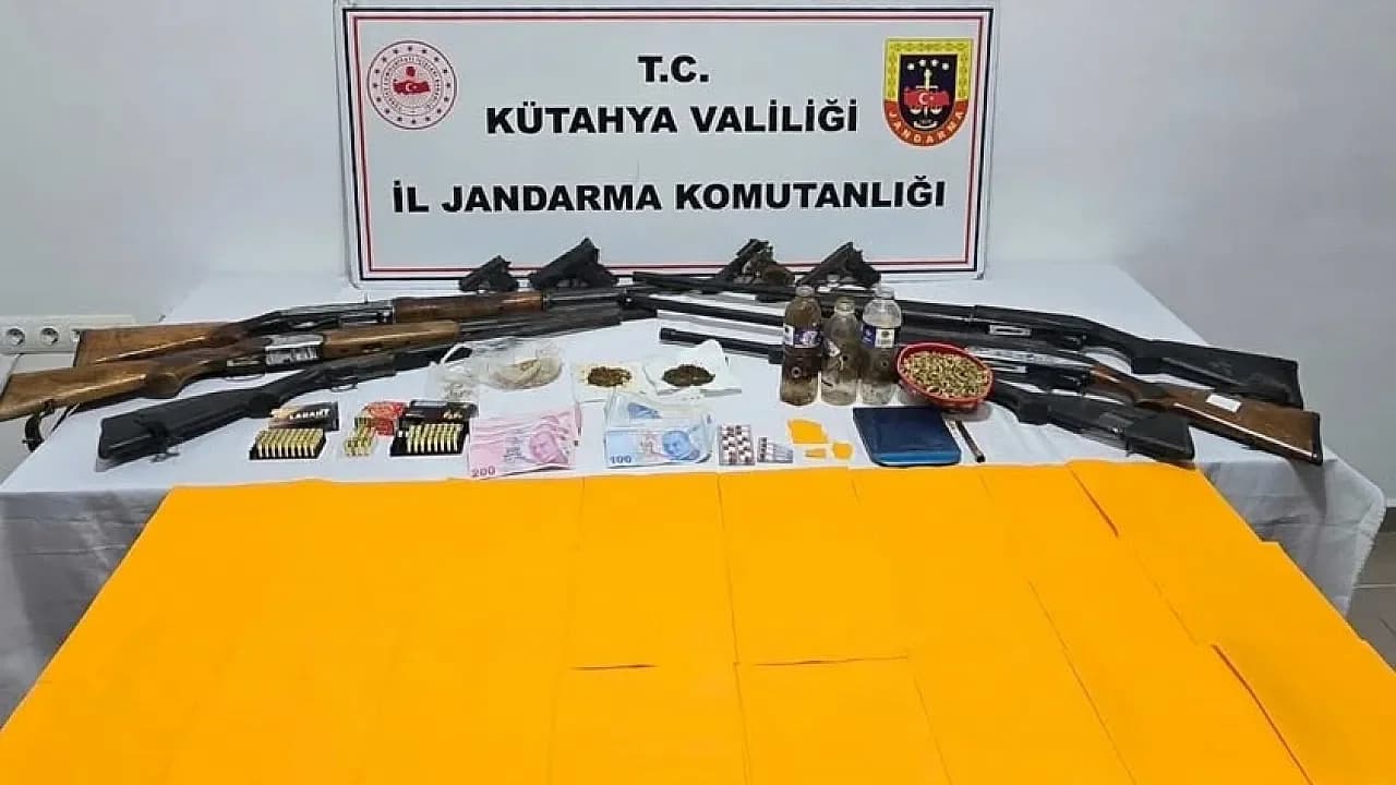Kütahya'da Zehir Tacirlerine Şafak Baskını: Simav'da 14 Gözaltı