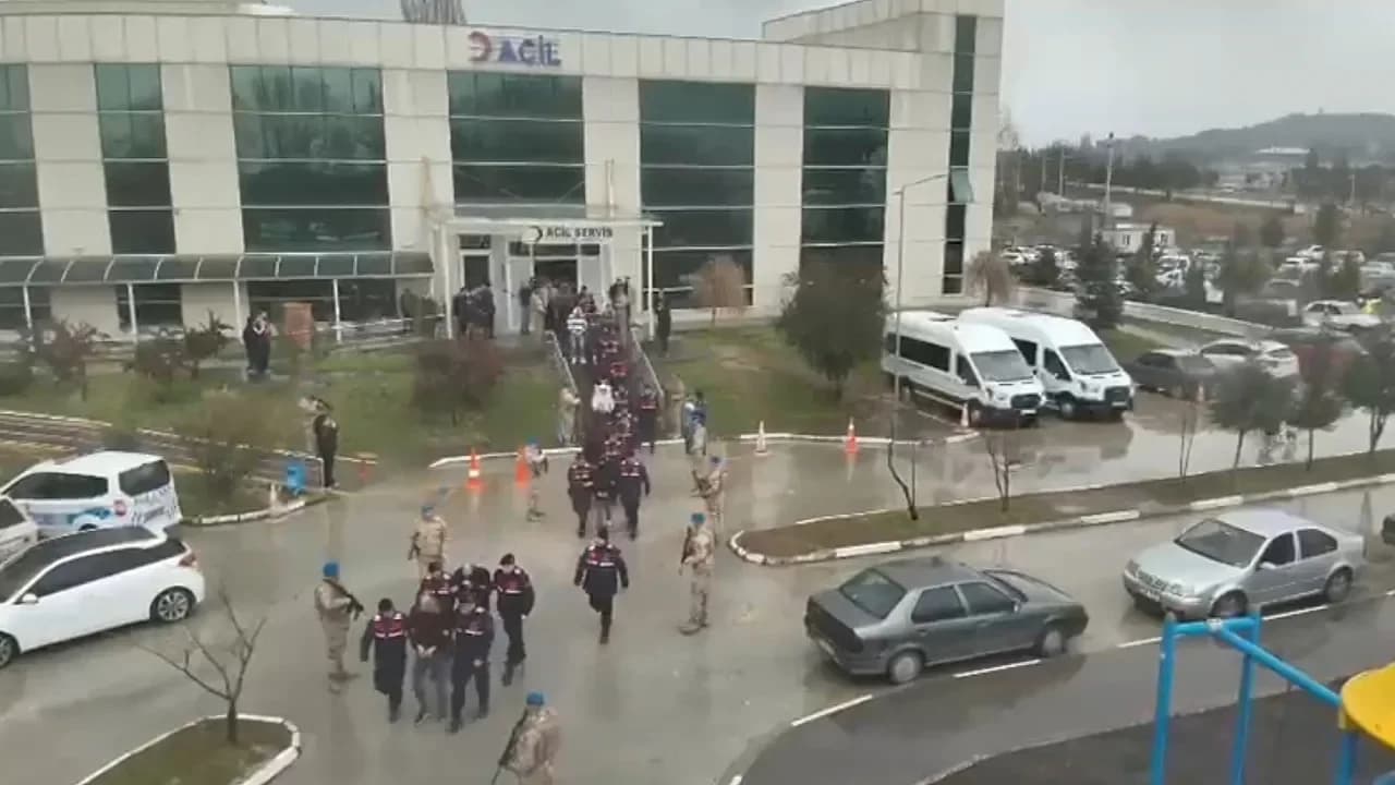 Simav’da Zehir Tacirlerine Şafak Baskını: 14 Gözaltı