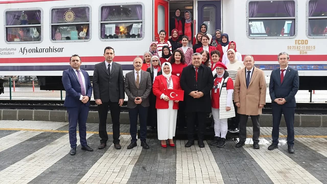 VagonAfyon’da Kırmızı Beyaz Mesai: Keçeden Türk Bayrakları İşlendi