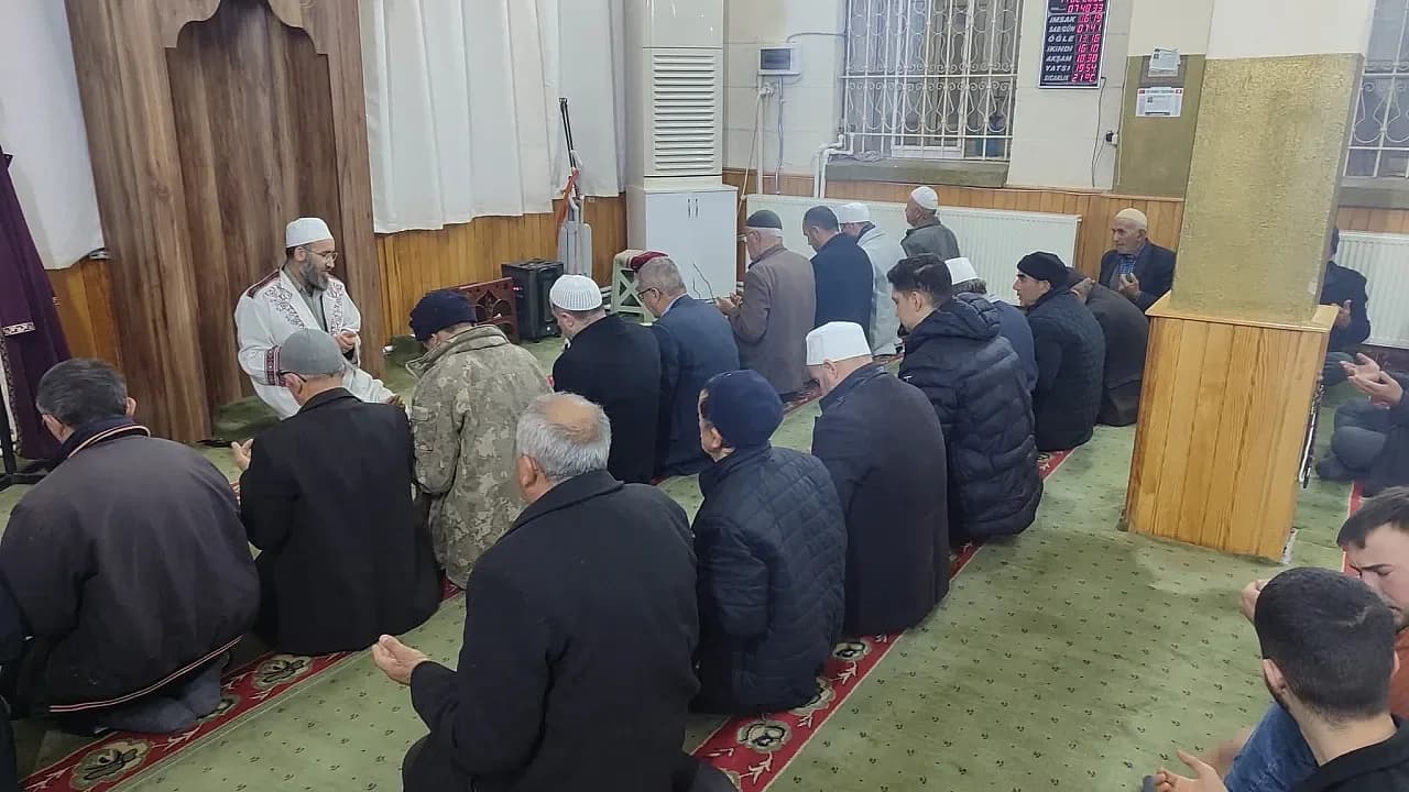 Şuhut’ta Manevi İklim: Balçıkhisar Kubbeli Camii’nde Sabah Namazı Buluşması