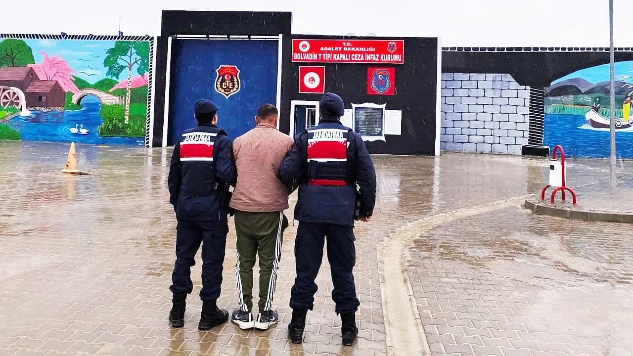 Çay İlçesinde Suç Makinesi Yakalandı: 30 Yıl Hapis Cezası Vardı
