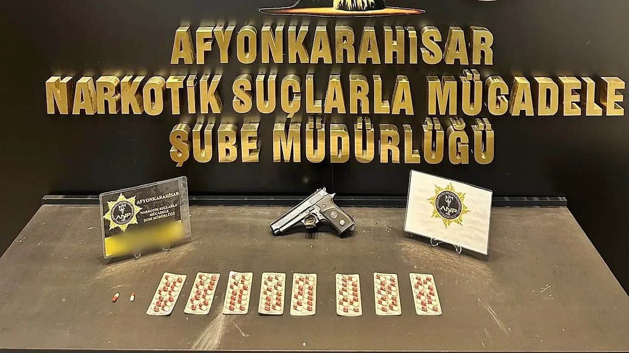 Afyonkarahisar’da Torbacı Operasyonu: İş Yerinde Hem Hap Hem Silah Ele Geçirildi