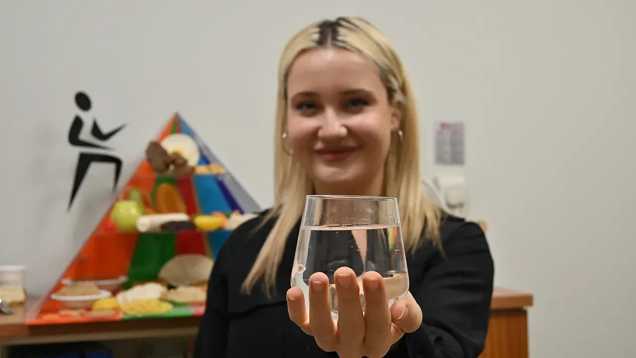 Kış Aylarında Su Tüketimi Alarmı: Çocuklarda Asitli İçecek Alışkanlığına Dikkat