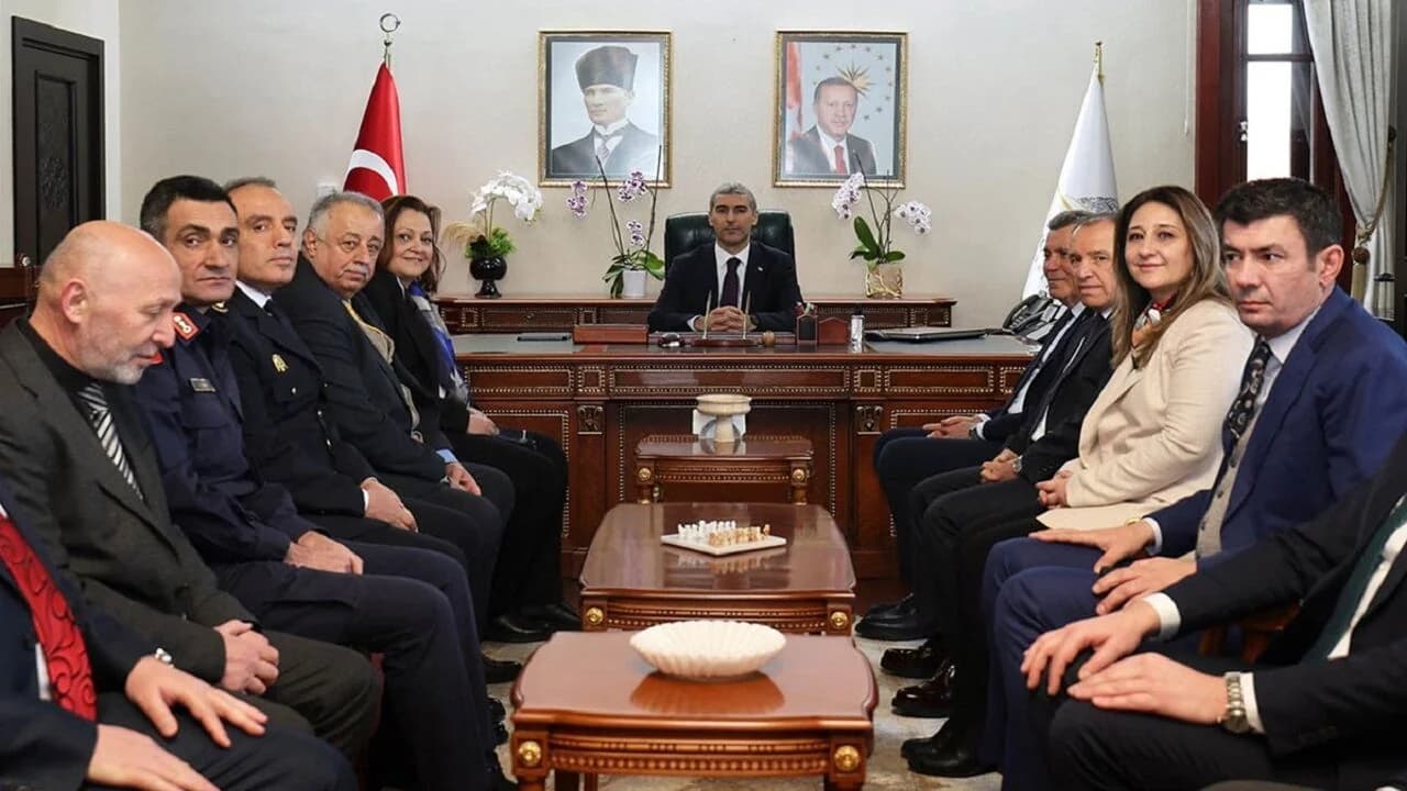 Afyonkarahisar’ın Yeni Valisi Dr. Naci Aktaş Görevine Başladı: "Güven, Sorumluluk Getirir"