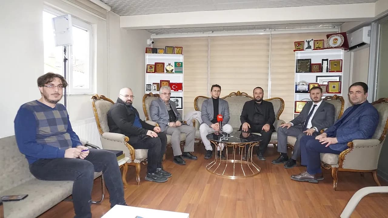 Hasan Yolal: “Vatandaş Sıkışmış Siyasetten Bıktı, Anahtar Parti Alternatif Oldu”