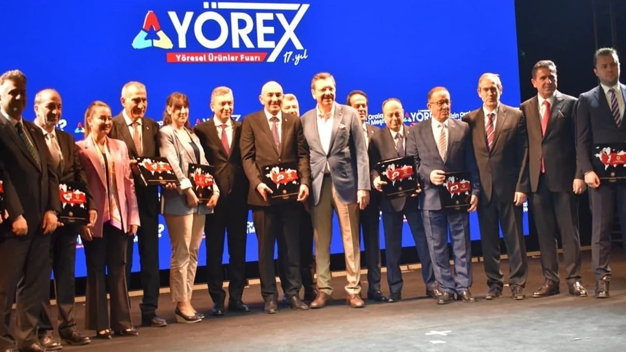 Afyonkarahisar Ticaret Borsası YÖREX'te Onurlandırıldı: Mehmet Mühsürler'e TOBB'dan Plaket