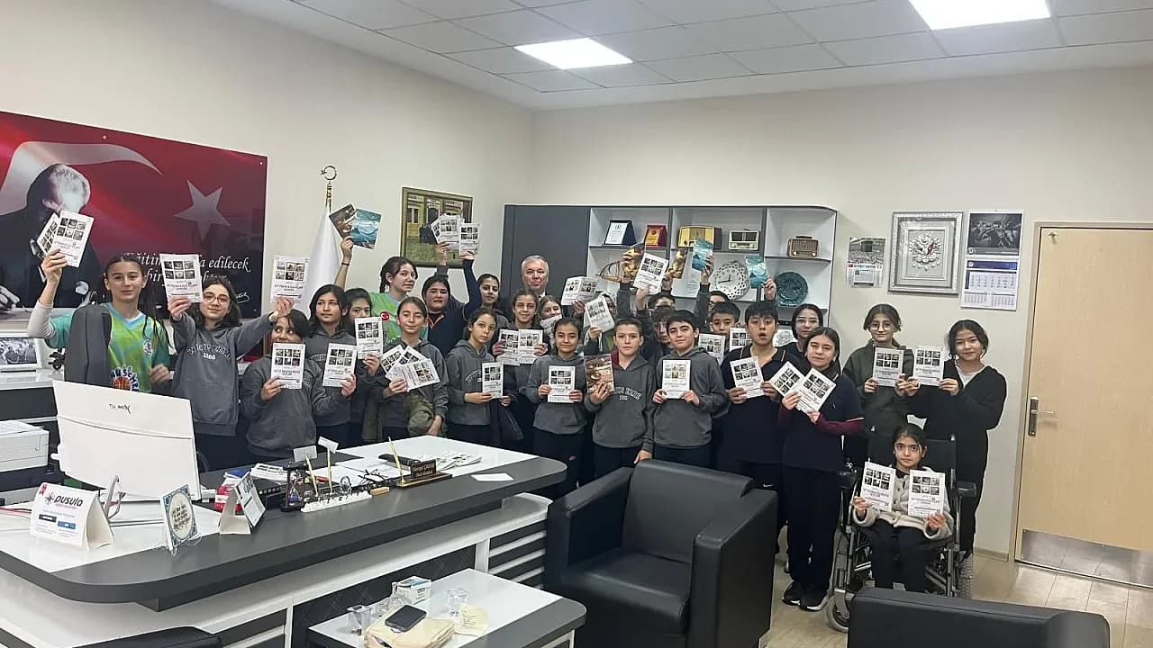 Yunus Emre Ortaokulu'nda Sanat ve Teknoloji Buluşması: Yapay Zeka ile Afyonkarahisar'a Yeni Bir Bakış