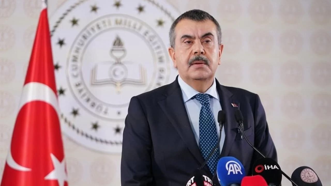 Eğitimde Yeni Dönem: Ara Tatiller Kalkıyor, Yaz Tatili Uzuyor